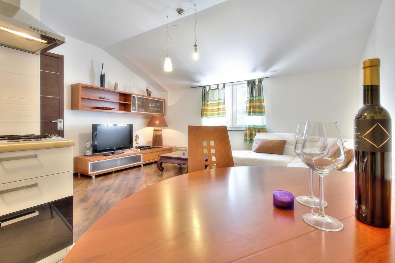 Apartments Suzy Umag Exterior photo