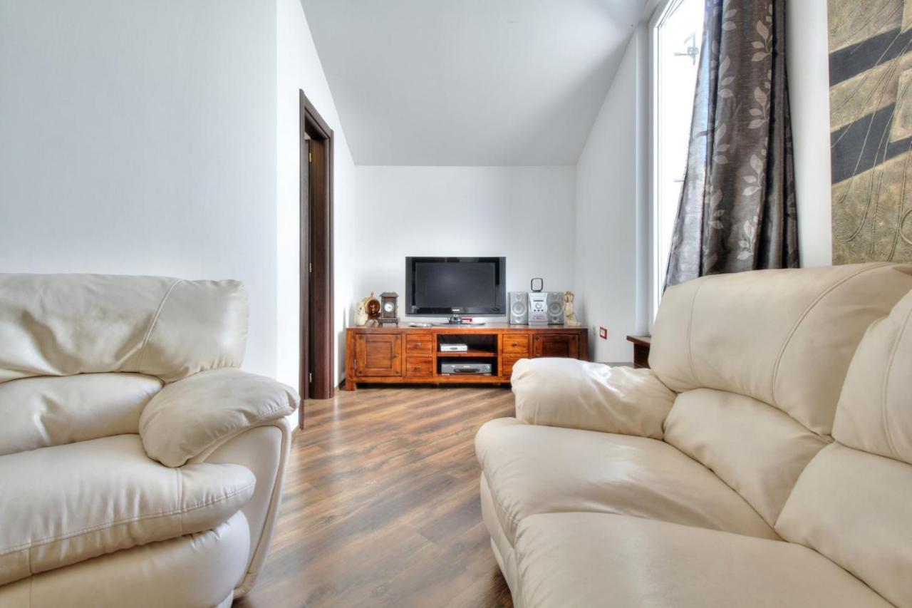 Apartments Suzy Umag Exterior photo