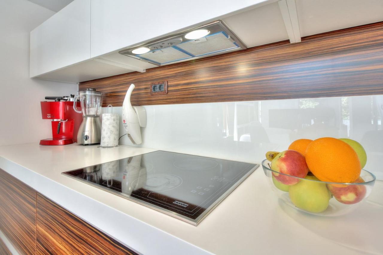 Apartments Suzy Umag Exterior photo