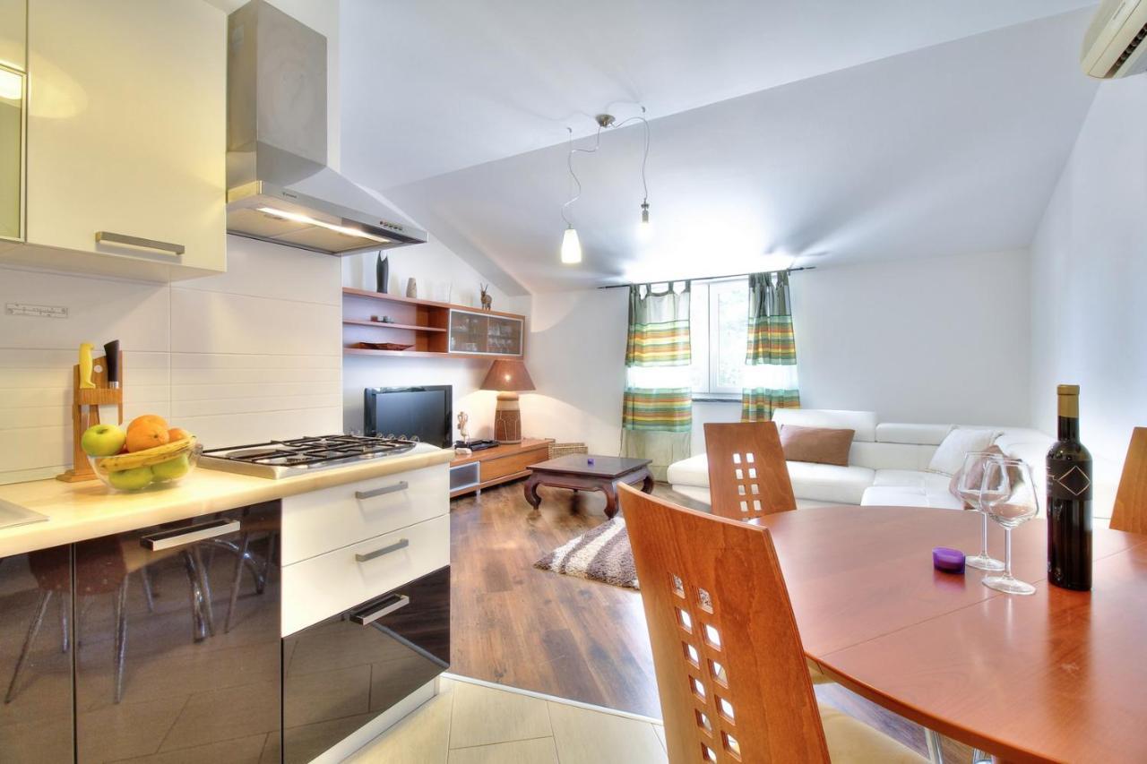 Apartments Suzy Umag Exterior photo