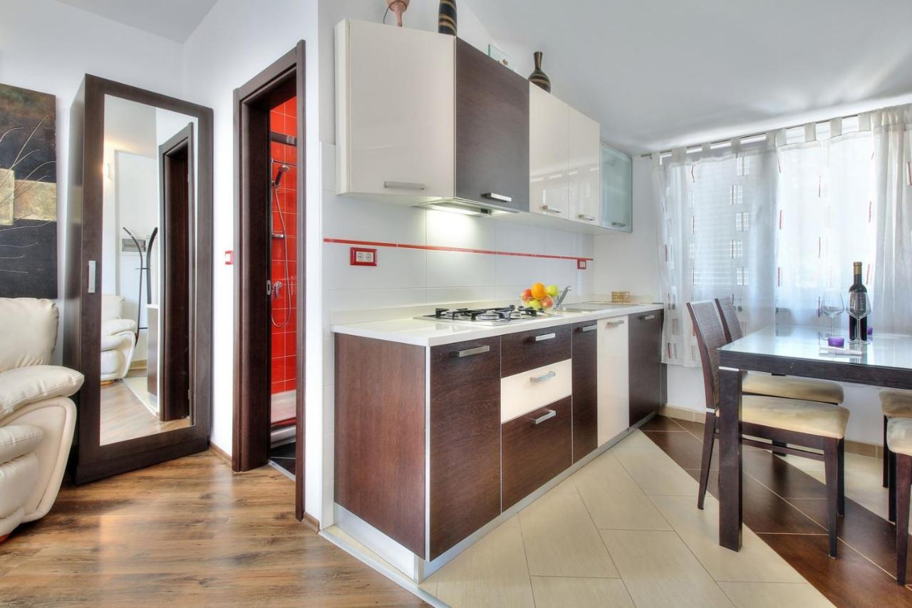 Apartments Suzy Umag Exterior photo