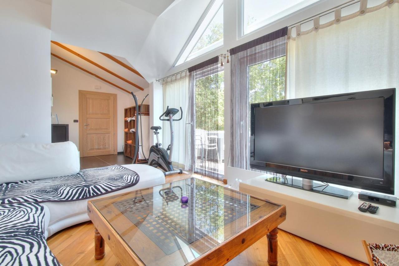 Apartments Suzy Umag Exterior photo