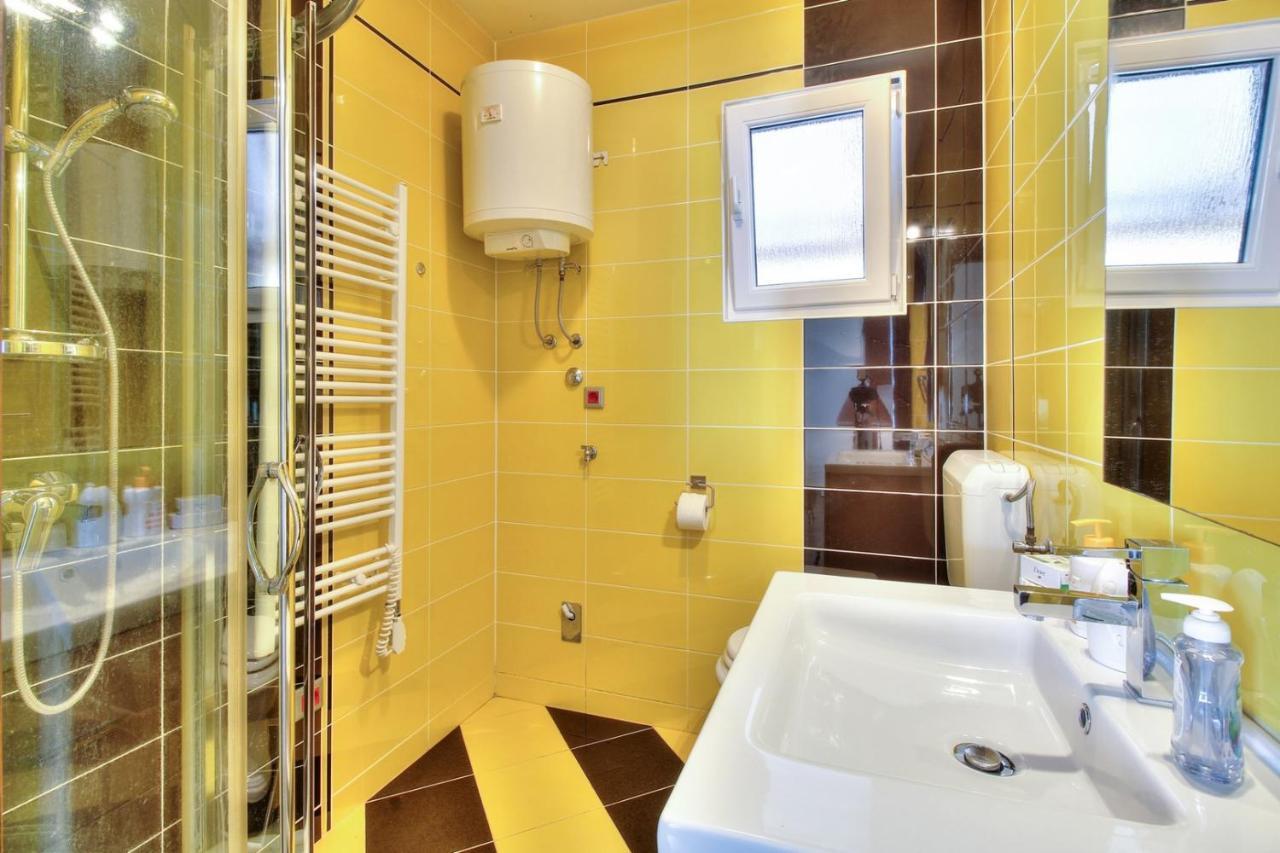 Apartments Suzy Umag Exterior photo