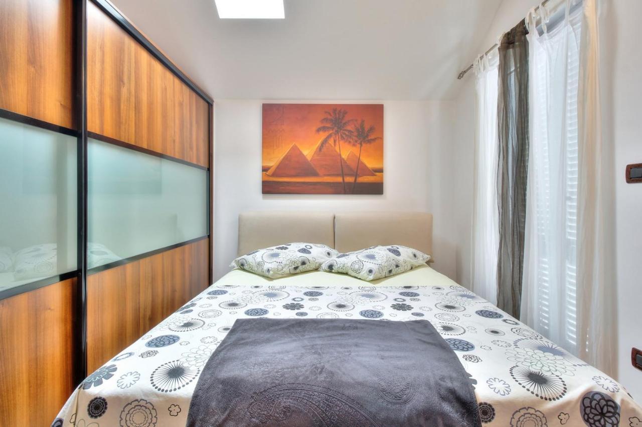 Apartments Suzy Umag Exterior photo